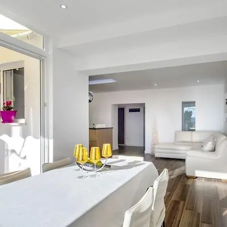 Apartman Luxury Martinis With Pool