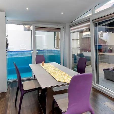Luxury Martinis With Pool Apartman