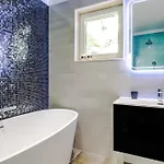 Апартаменты Luxury Martinis With Pool Сплит
