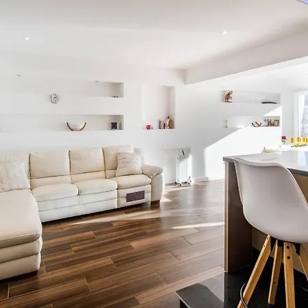 Luxury Martinis With Pool Апартаменти Спліт