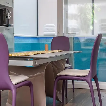 Luxury Martinis With Pool 스플리트