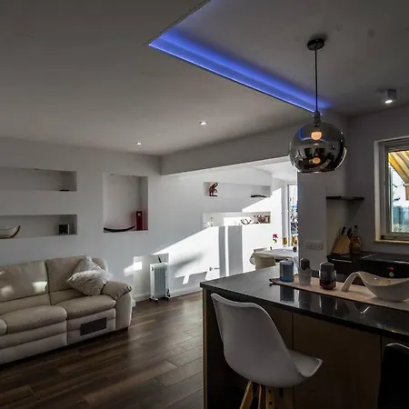 Luxury Martinis With Pool Апартаменти Спліт