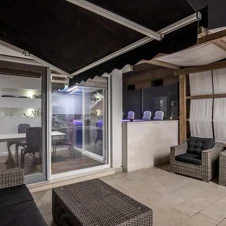 Luxury Martinis With Pool Апартаменти *