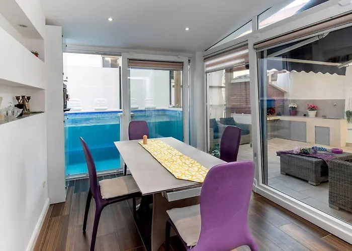 Luxury Martinis With Pool 公寓