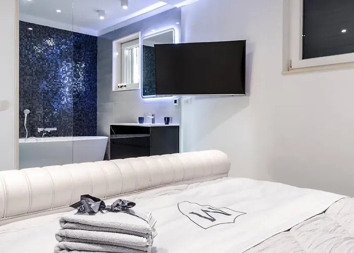 Luxury Martinis With Pool * 斯普利特